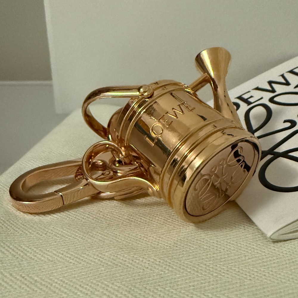 LOEWE Watering Can Bag Charm Keyring Rose Gold Brass NIB Retail $640 - Picture 5 of 7